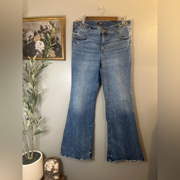 Express 70s Flare Jeans 12R Mid Rise Horsebit Detail Boho Western Retro Denim - Picture 2 of 7